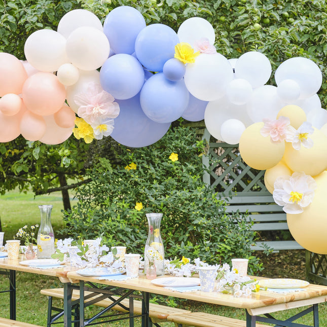 Frühlingsfest Ballonbogen Blumen