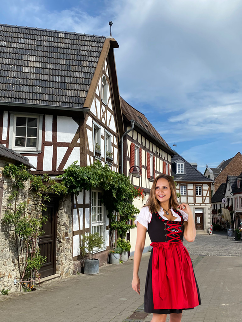 Dirndl schwarz-rot Rosen, Rüschen